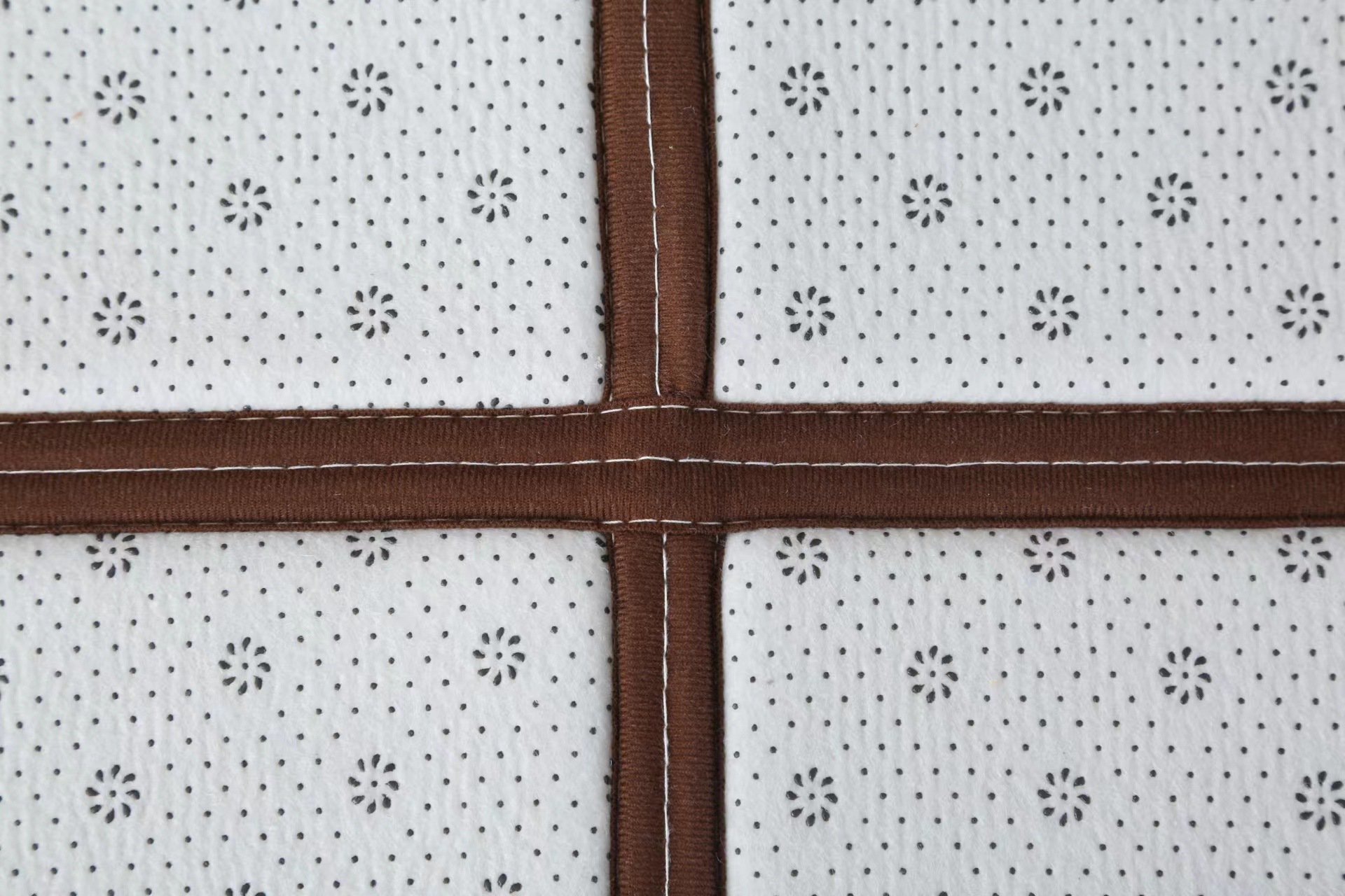 涼感効果のある和風カーペット