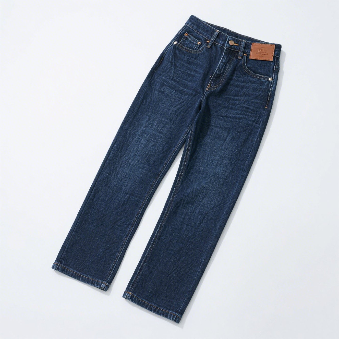 ダークブルーのシンプルストレートパンツ