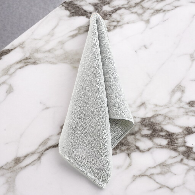 차량 시트에 적용된 두꺼운 수건 덧대기