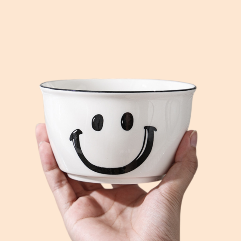 かわいい笑顔の陶器ボウル