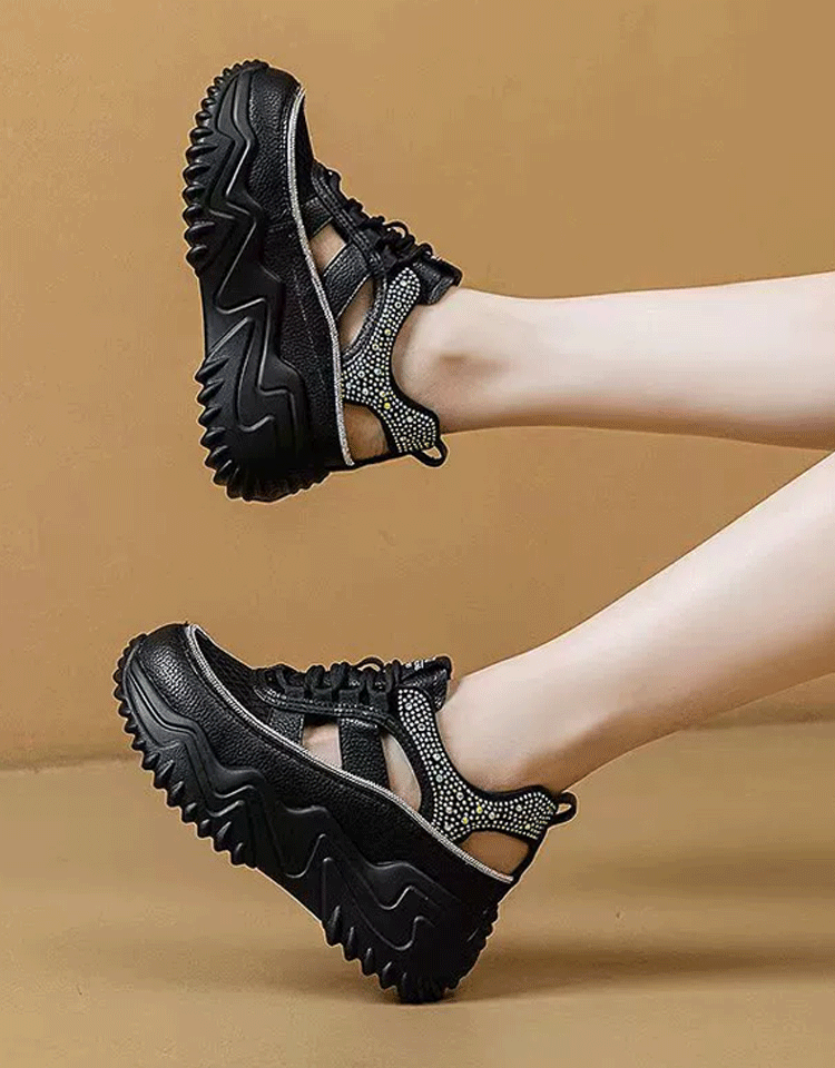 ラインストーン飾りの厚底透かしスニーカー