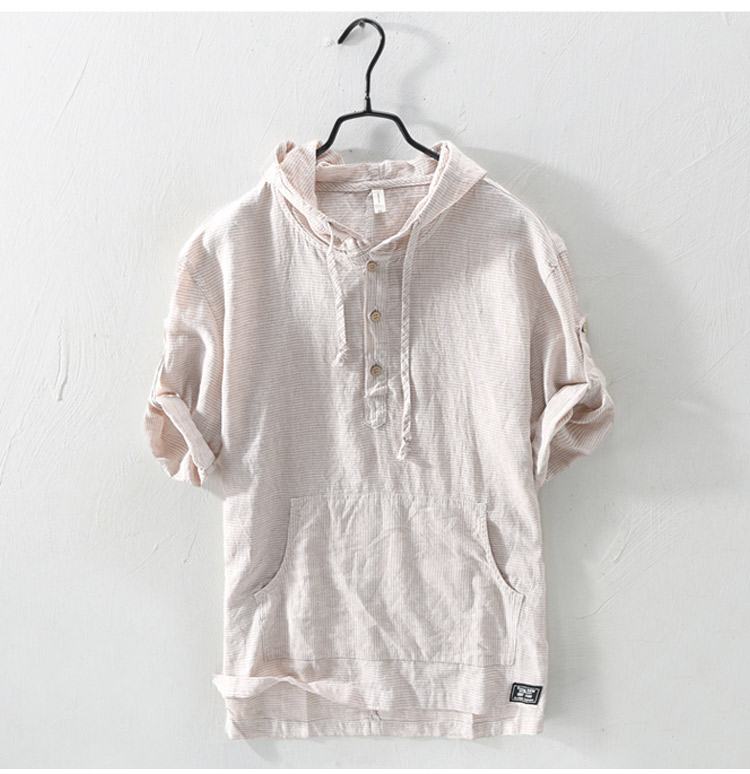 おしゃれなカジュアルコーデの無地パーカー