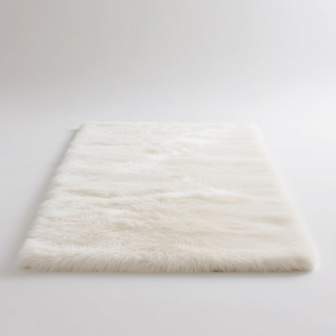 Mléčně bílý koberec