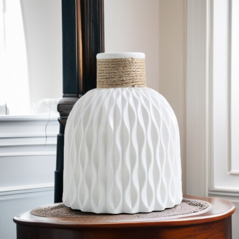 Plastová váza s vodními vlnkami