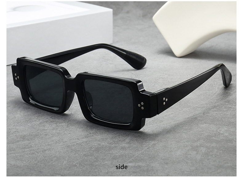 日差し対策に最適なメンズサングラスの使用イメージ