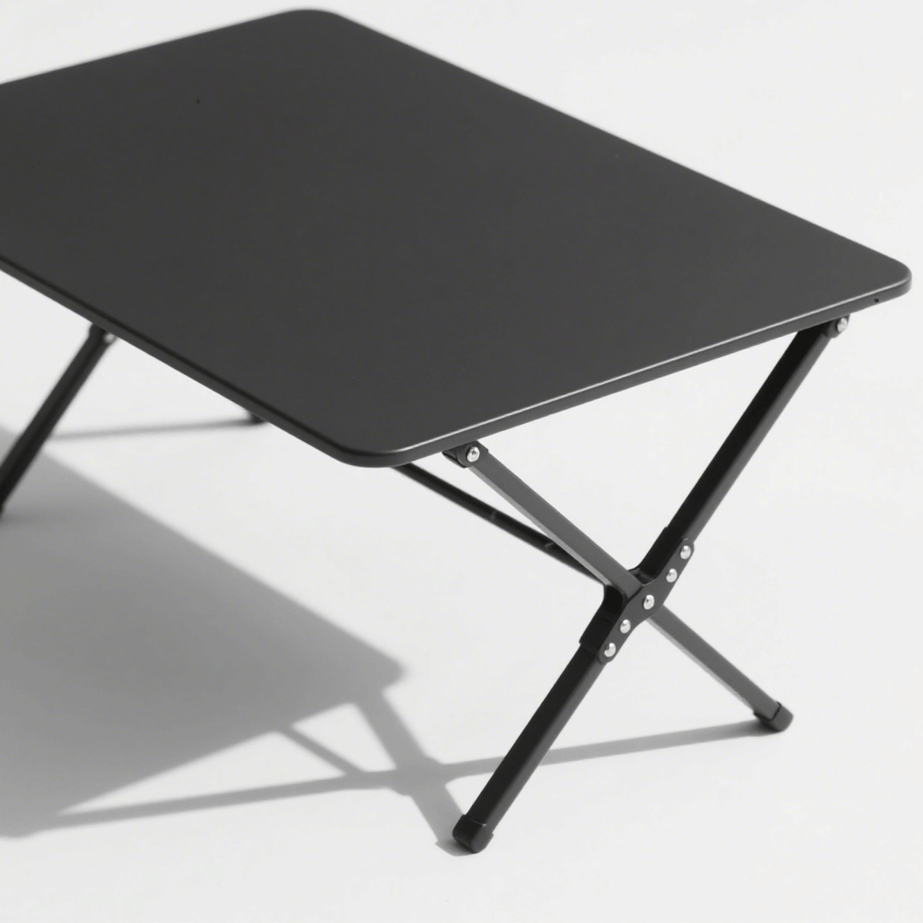 Mesa plegable de aluminio para picnic en uso al aire libre