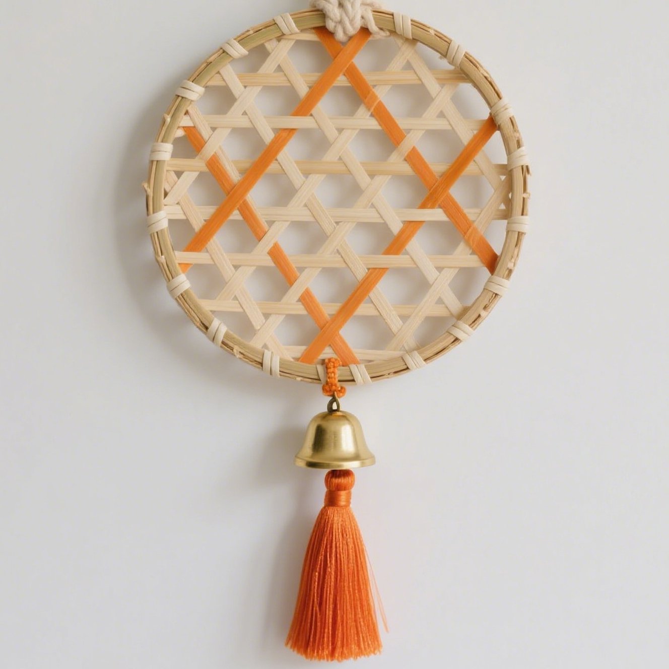 Detail ručně vyráběné dekorace z přírodních materiálů