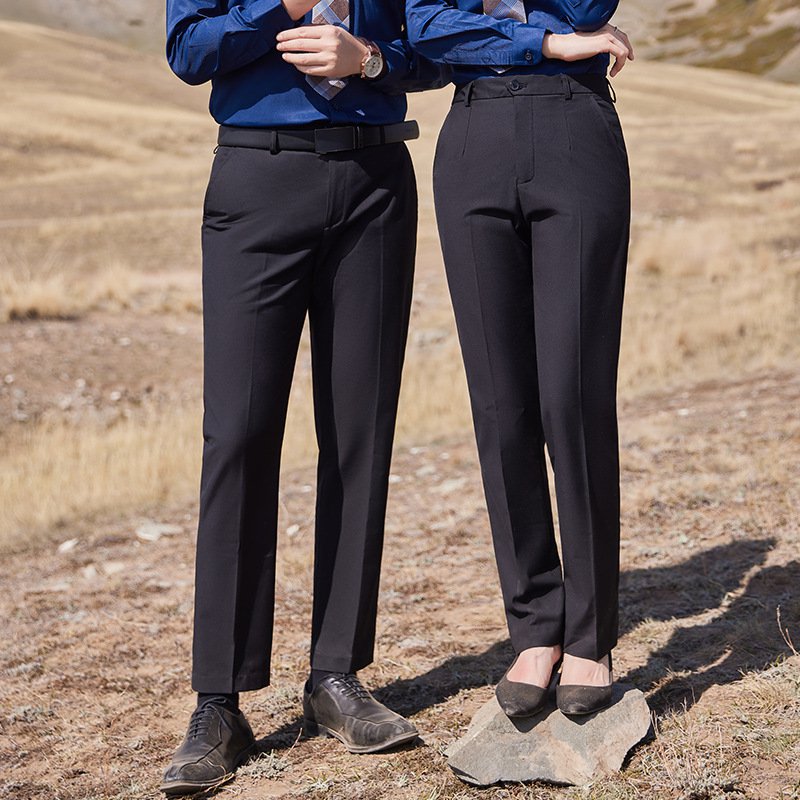 Obchodní formální kalhoty s elegantním splývavým vzhledem.