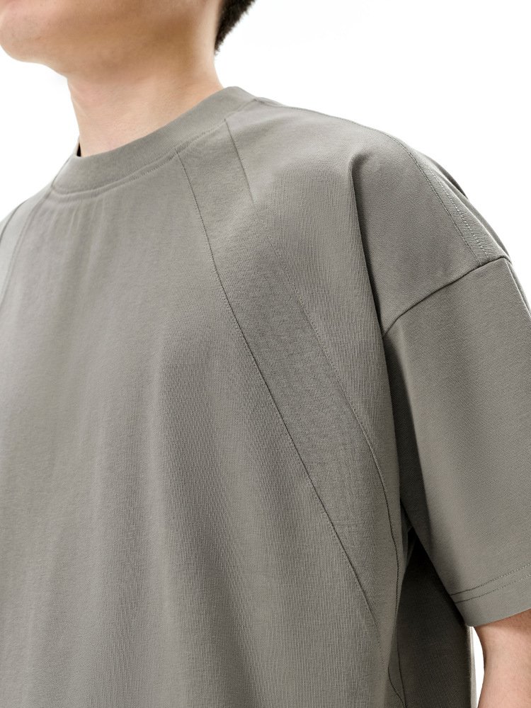 Nové tričko s krátkým rukávem a výrazným prošíváním