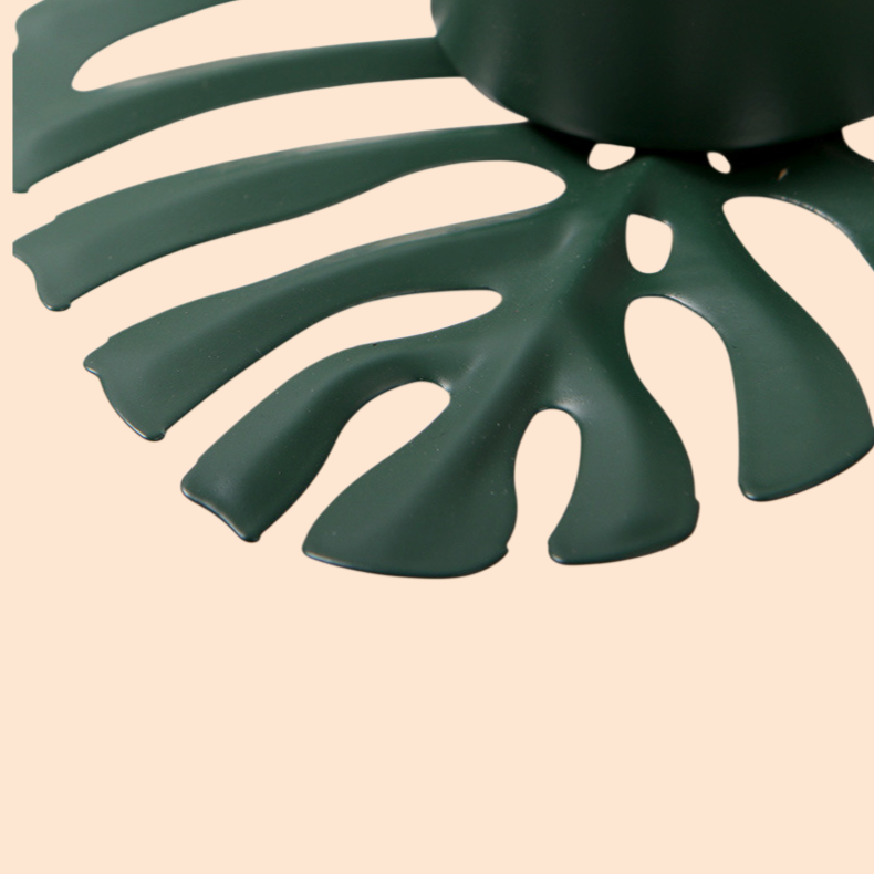 사각형 금속 촛대