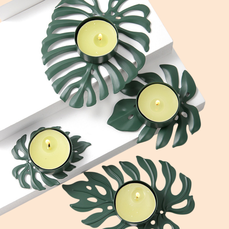 사각형 금속 촛대