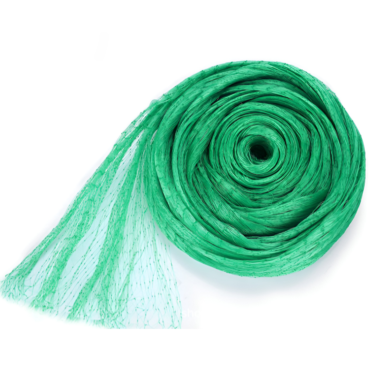 果樹の庭を鳥から守るネット