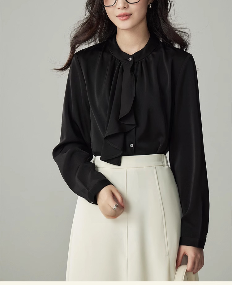 流行のボウタイ風ブラウス全体像