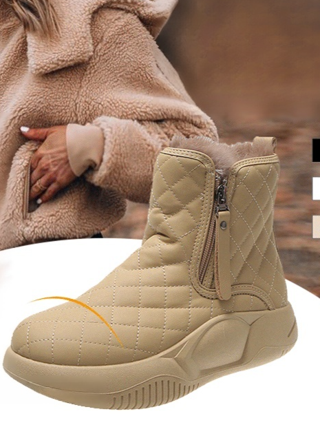 Neue gepolsterte Stiefel