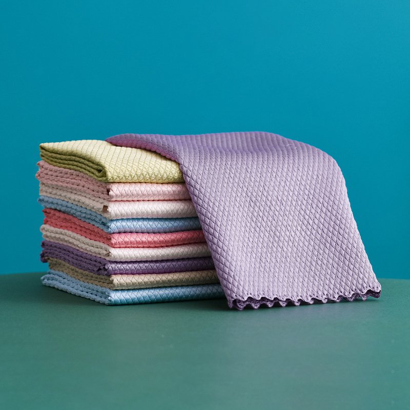 【マイクロファイバークロス】優れた吸水力を持って、毛羽落ちしなく、きれいに拭き取る！