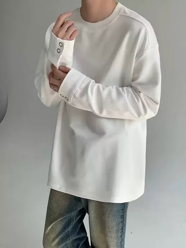 無地のTシャツは汎用性が高く、カジュアルでゆったりとしたフィット感があります。ティーンエイジャーはニッチなデザインで、トレンディでハンサムです。秋冬用男の子用Tシャツ