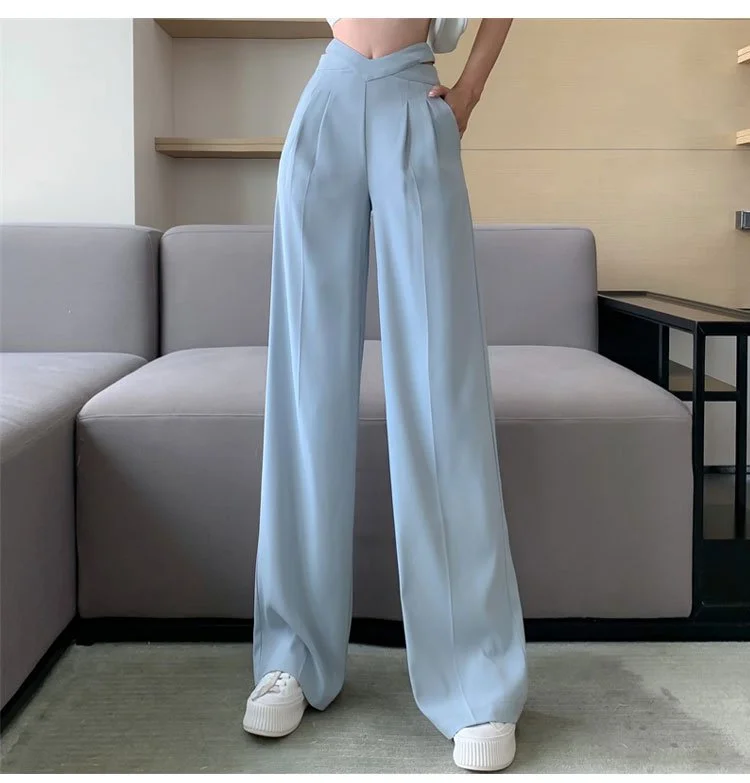 フォーマルな場面に似合うパンツスタイル