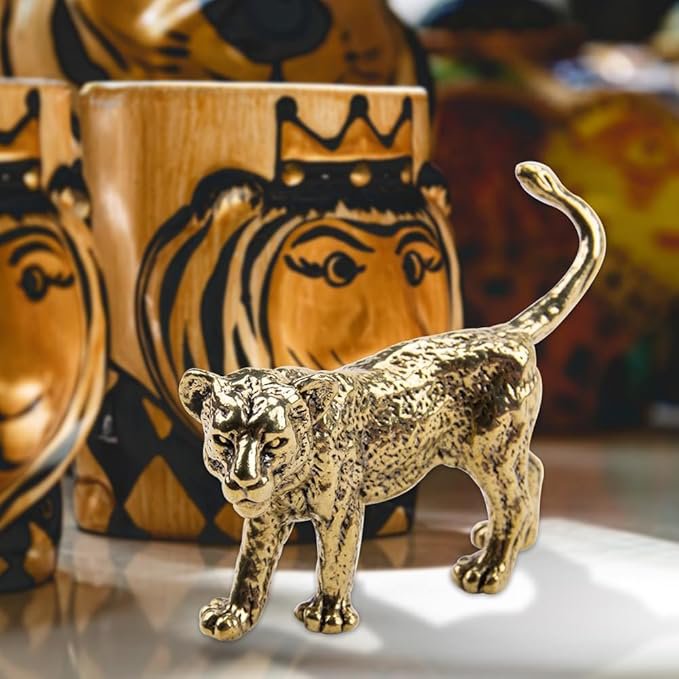 책상 위 동물 조각 소품 디스플레이