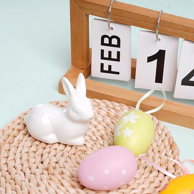 화이트 세라믹 토끼 동상의 세밀한 디테일