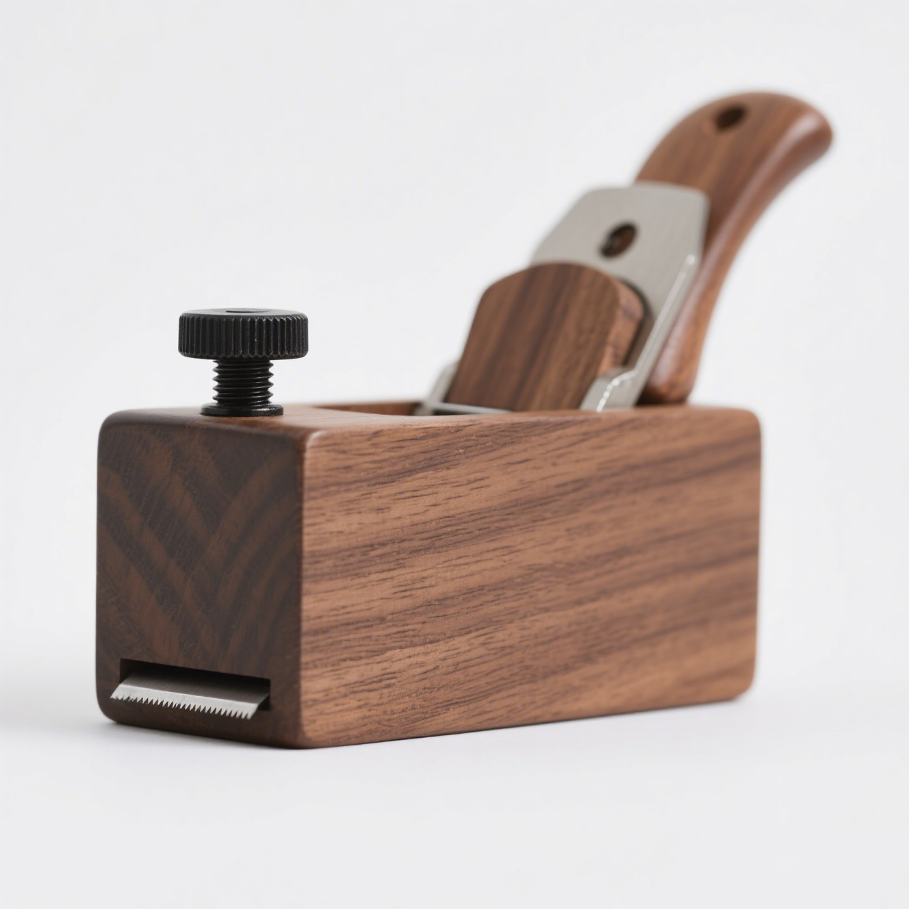 ブナ材のかんな、鋭く信頼できる