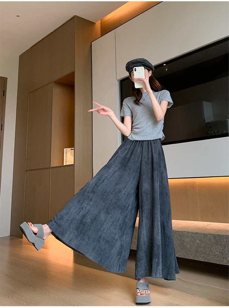 動きやすいワイドシルエットのパンツスカート