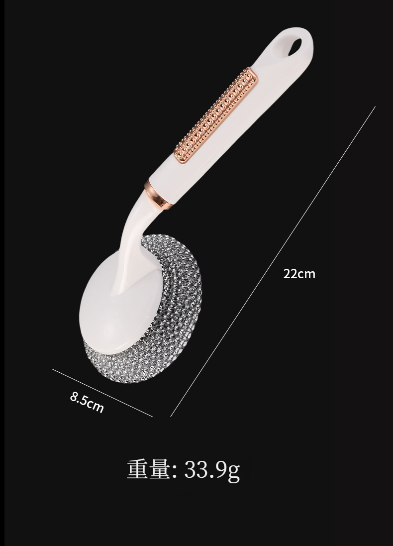 家庭用ワイヤーボールブラシで鍋を洗う様子
