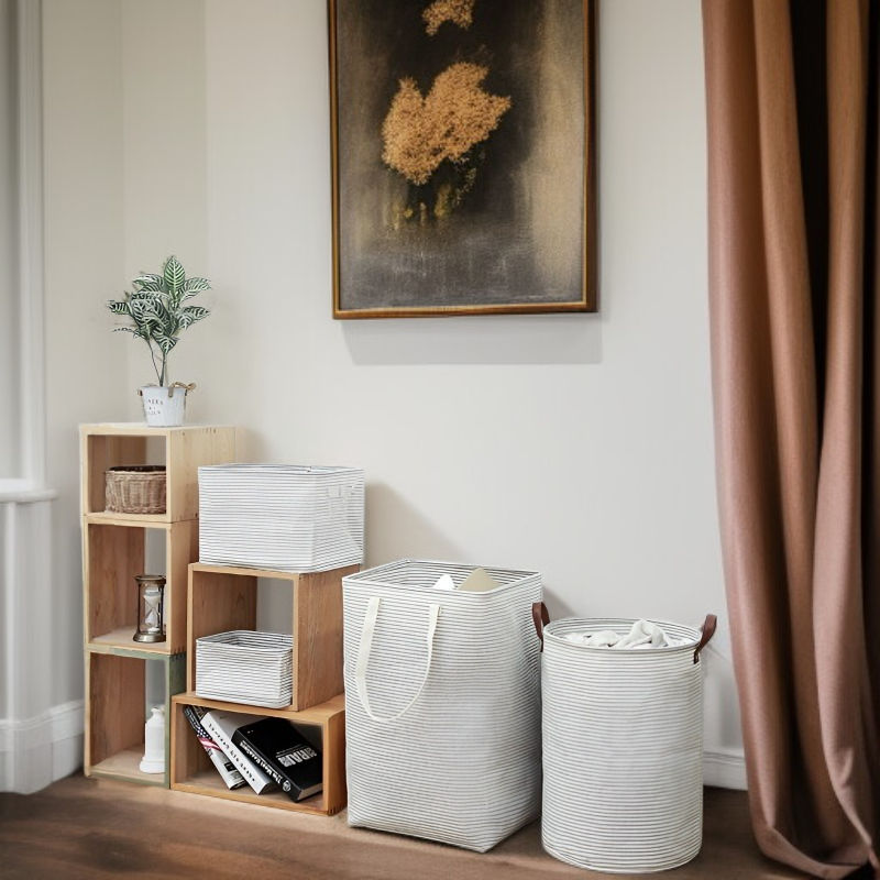 더러운 옷을 담는 스트라이프 바구니