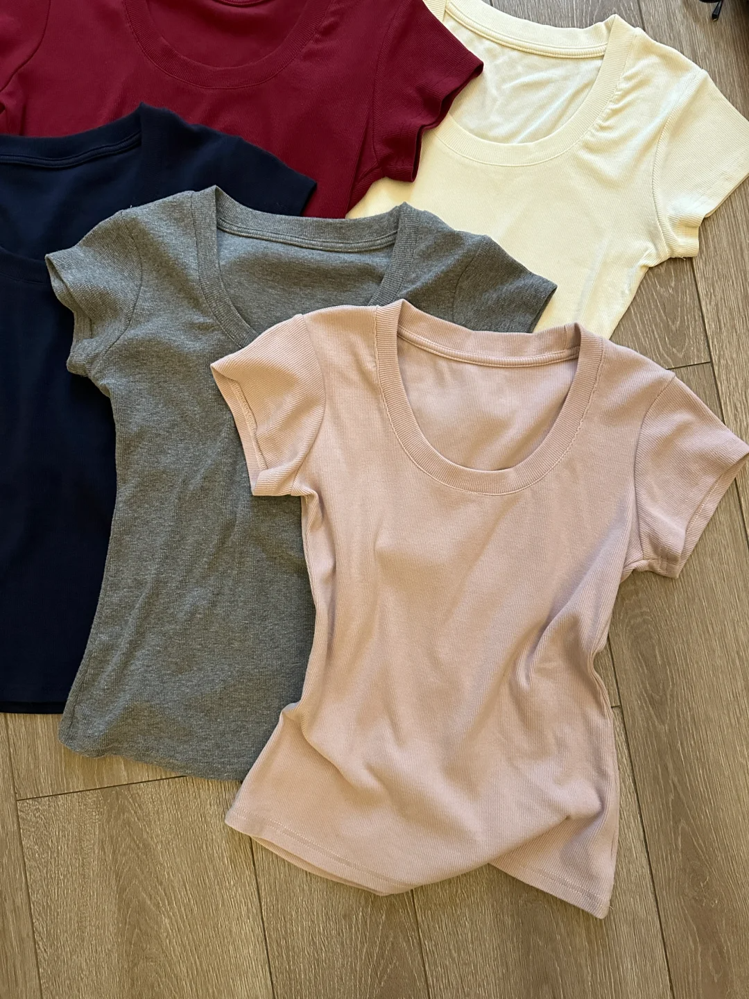 Pure Desire Hot Girl U 넥 반팔 오른쪽 어깨 티셔츠