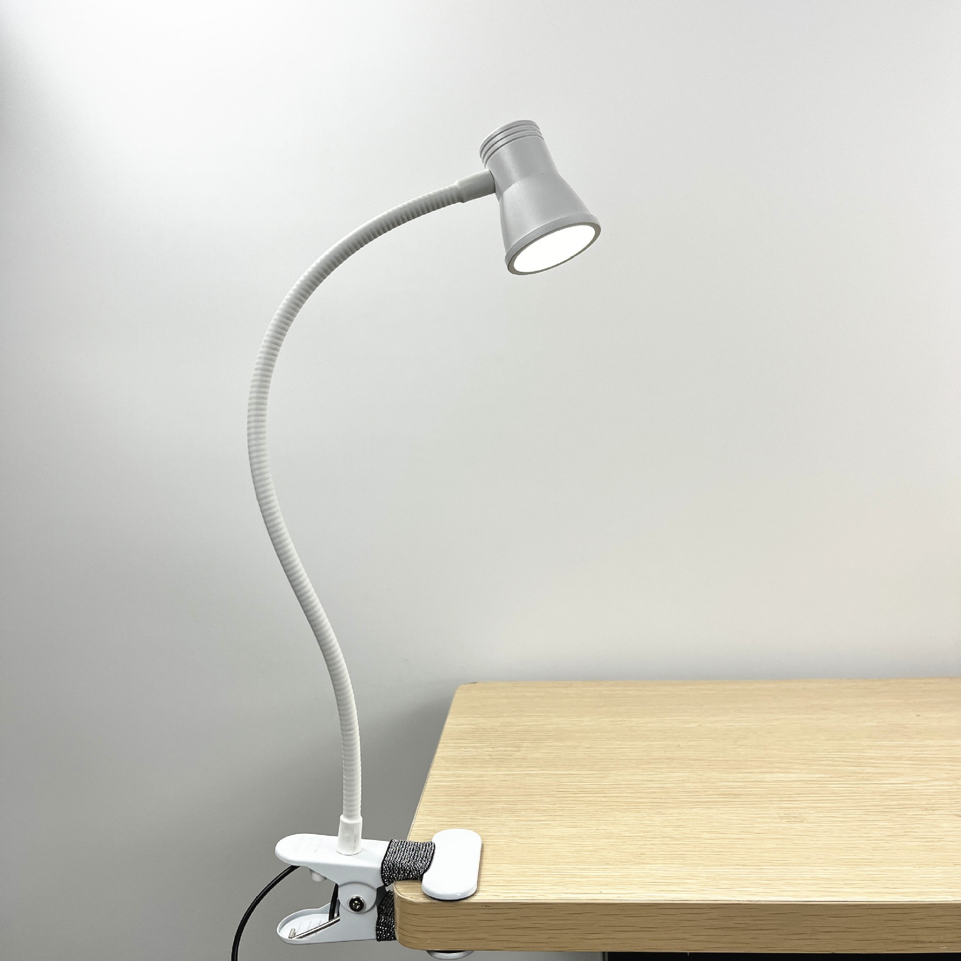 クリップライト LED 調光 調色 卓上ライト クリップ USB 読書灯 クリップ 充電式 3段階調色 10段階調光 省エネ 目に優しい 簡単操作 360度角度調節 LED 読書/勉強/仕事/卓上/ベ