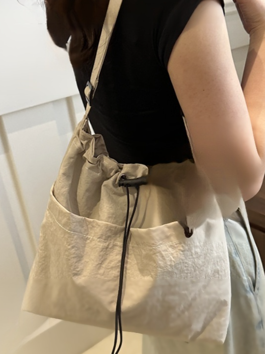 Ultra-light casual large capacity messenger bag