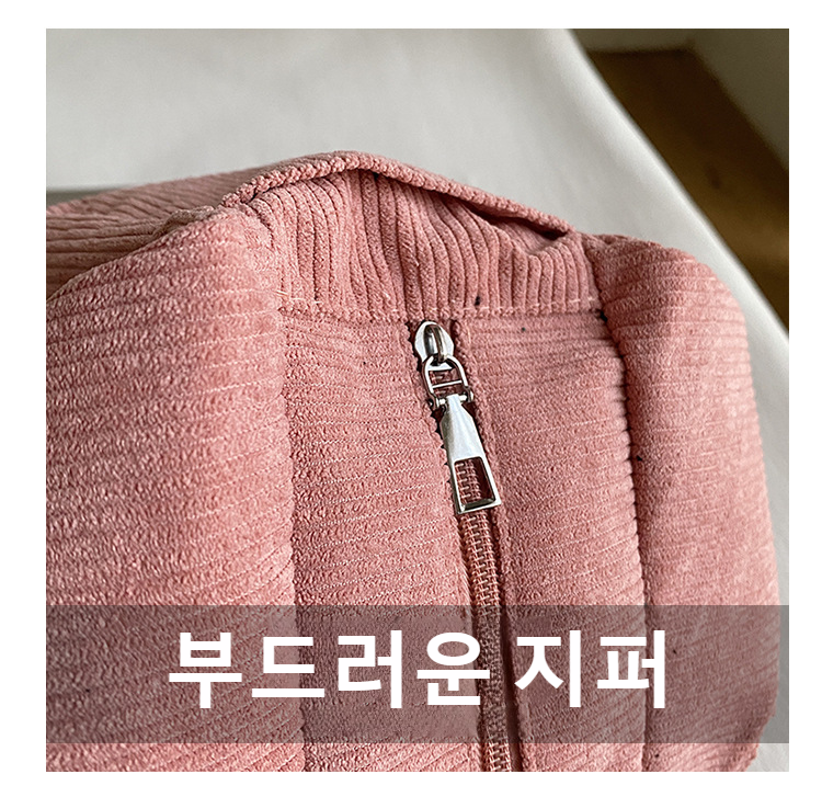 트렌디한 여성 숄더백 착용샷