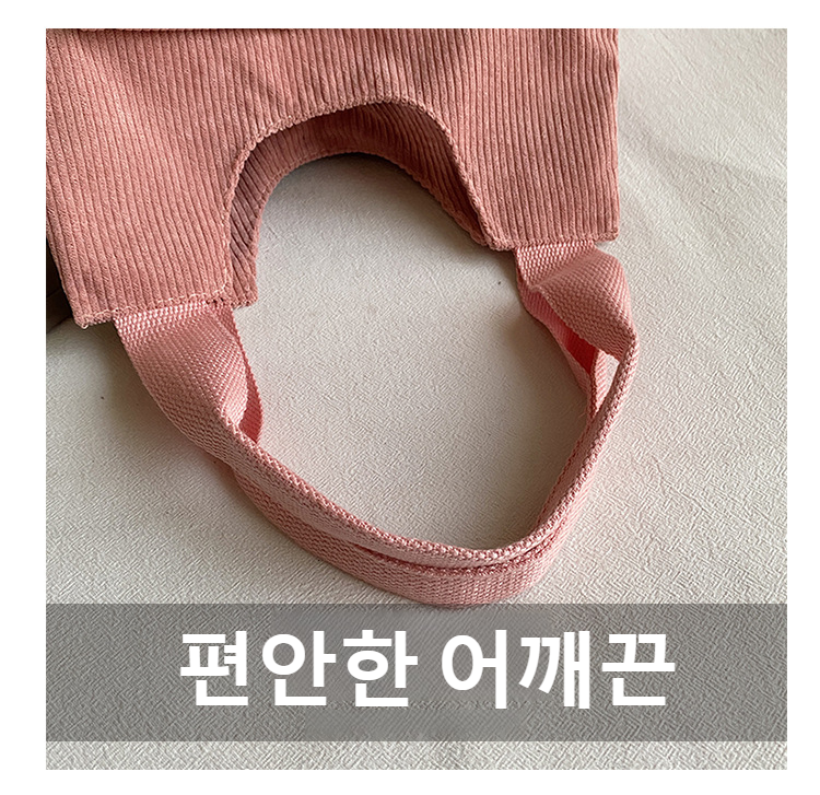 여성 토트백 일상 활용 이미지