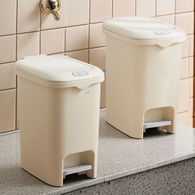 뚜껑이 있는 밀폐형 페달 쓰레기통