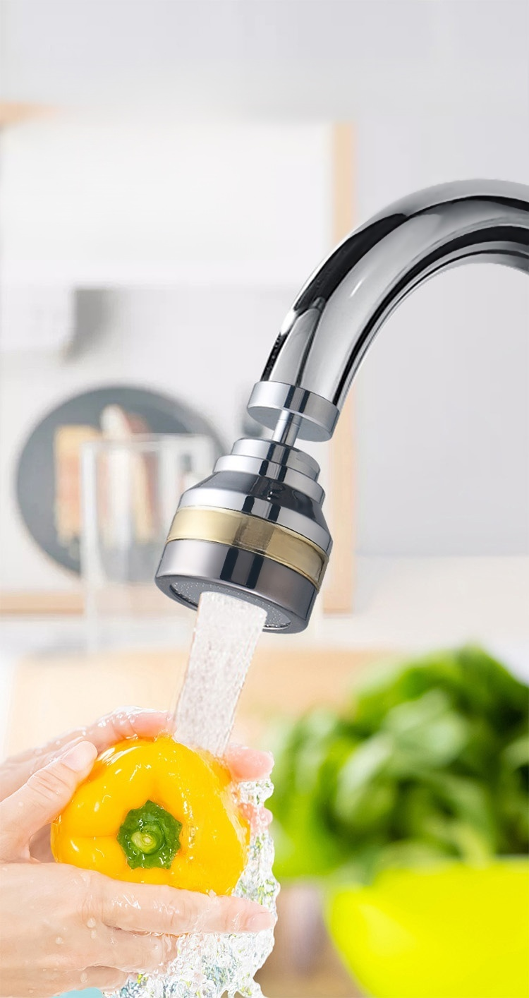 Drei-Gang-Booster-Wasserhahnverlängerung am Küchenwasserhahn installiert