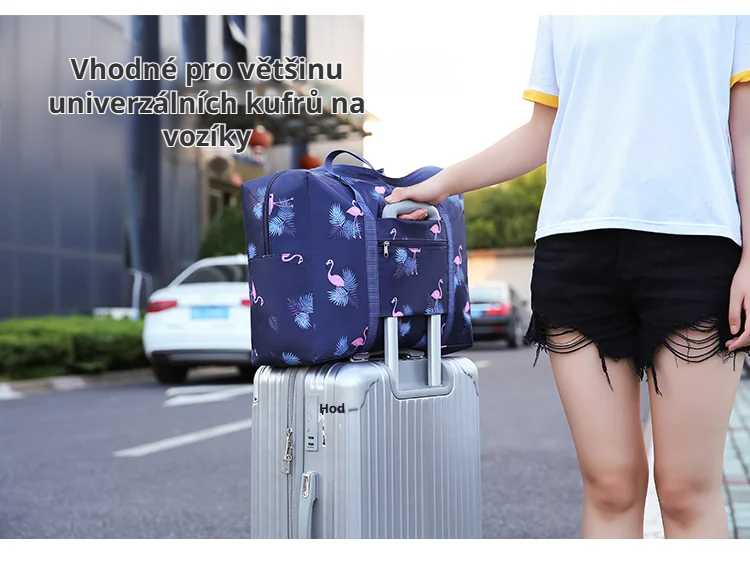 Detail odolného zipu na cestovní tašce