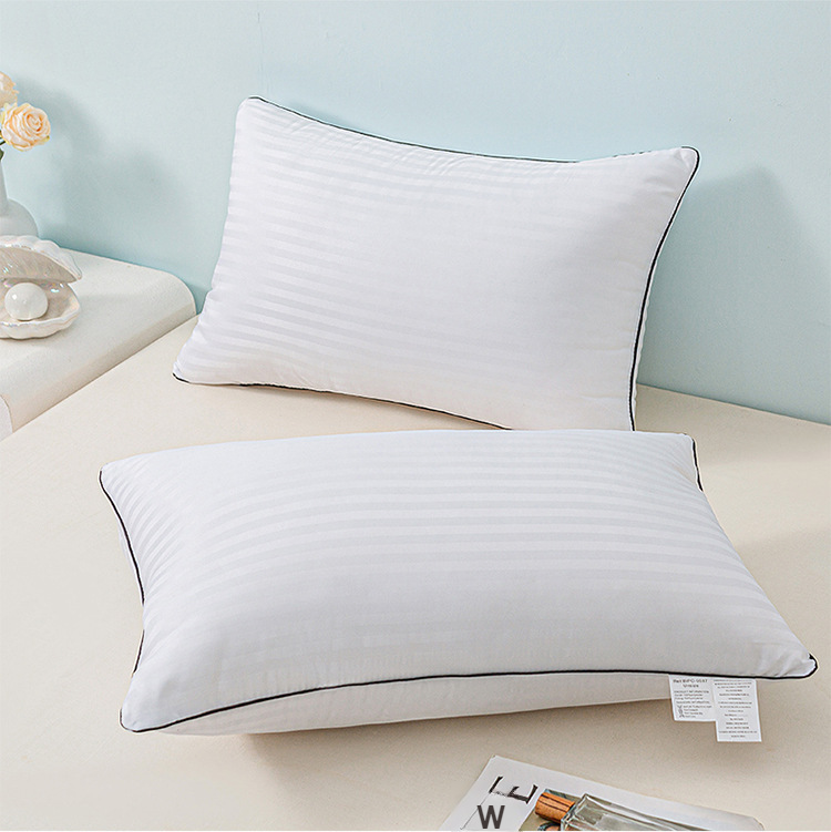 모던한 스트라이프 디자인 베개