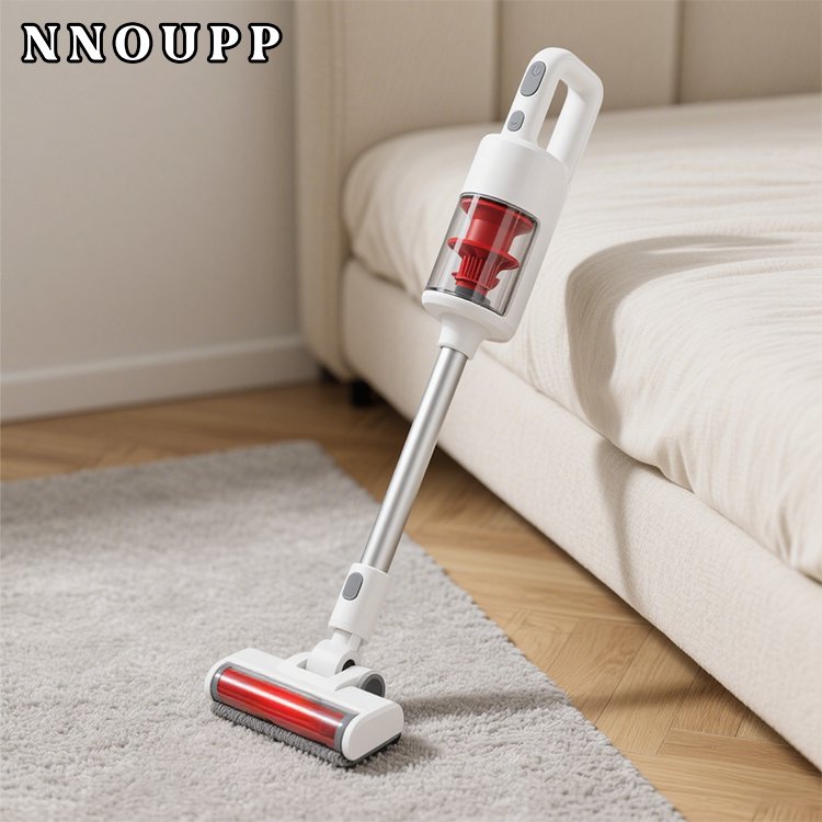 Kleiner Strohhalm in der Hand für umweltfreundliches Trinken