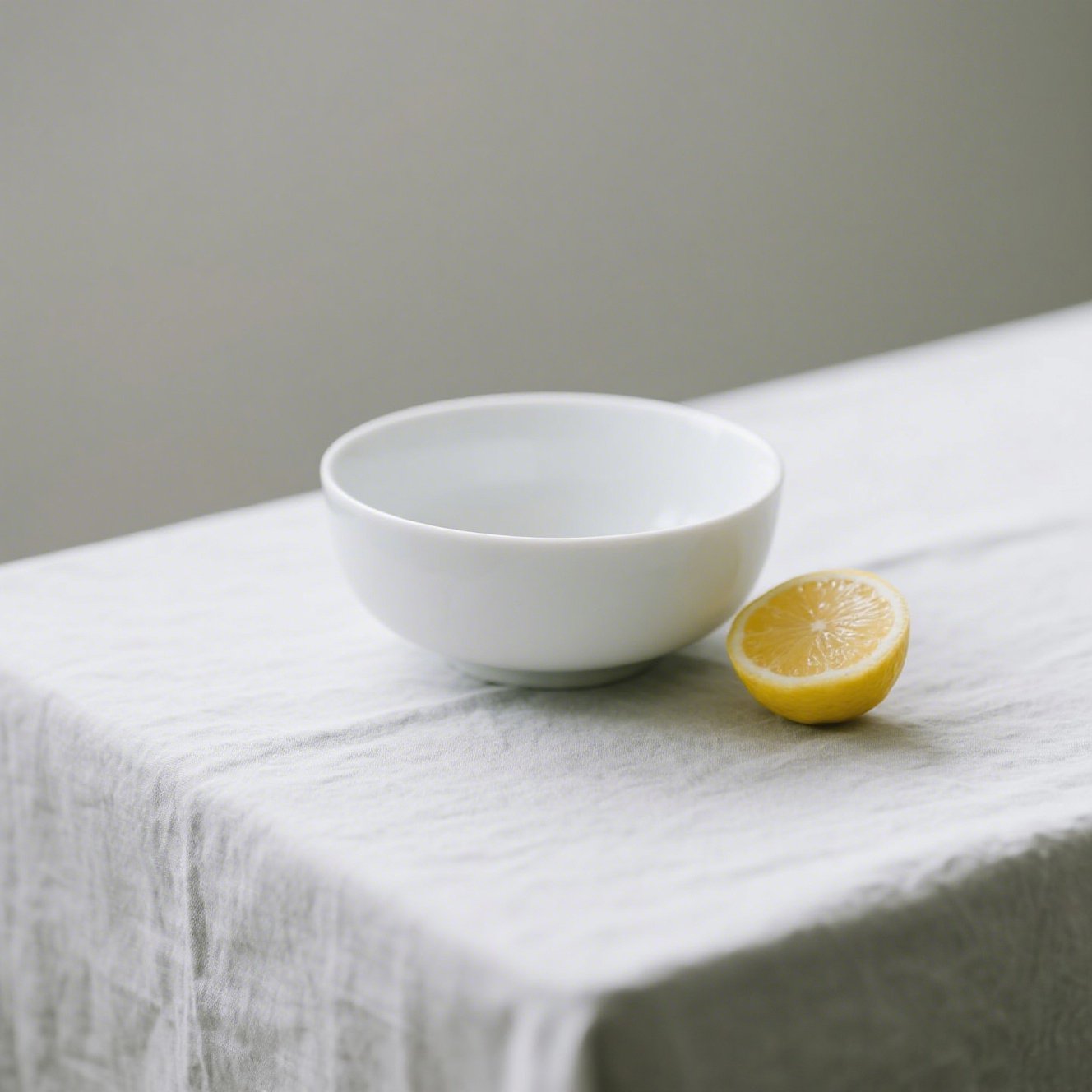 職人が手作業で仕上げた陶器ボウルの質感