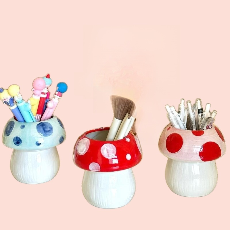 机の上にキノコが生えています～かわいい陶器のキノコのデスクトップ収納メイクブラシホルダーペンホルダー飾り