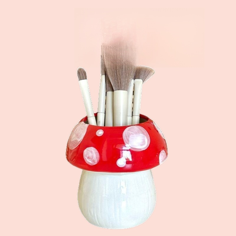 机の上にキノコが生えています～かわいい陶器のキノコのデスクトップ収納メイクブラシホルダーペンホルダー飾り