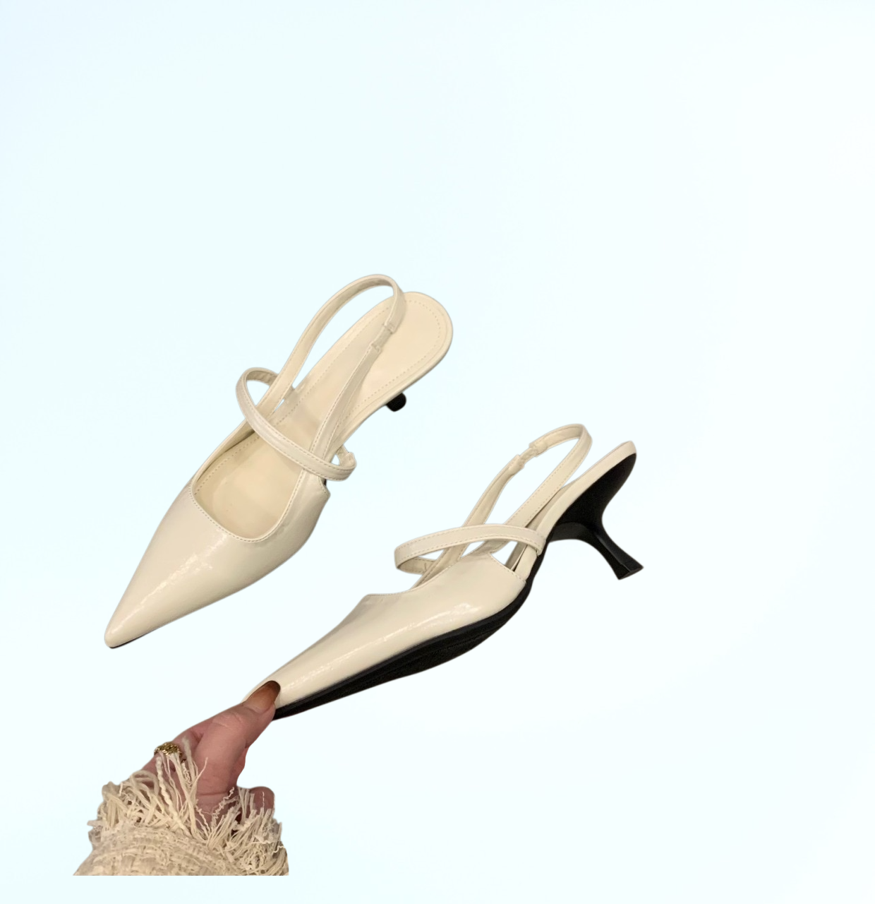 春と夏の新しいシンプルなハイヒールの万能なシングルシューズの女性の気質のフランスの浅い口の尖ったつま先のスティレットサンダル