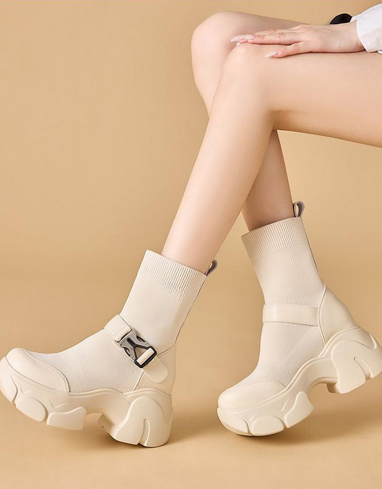 フライニットと本革の異素材スニーカーブーツ