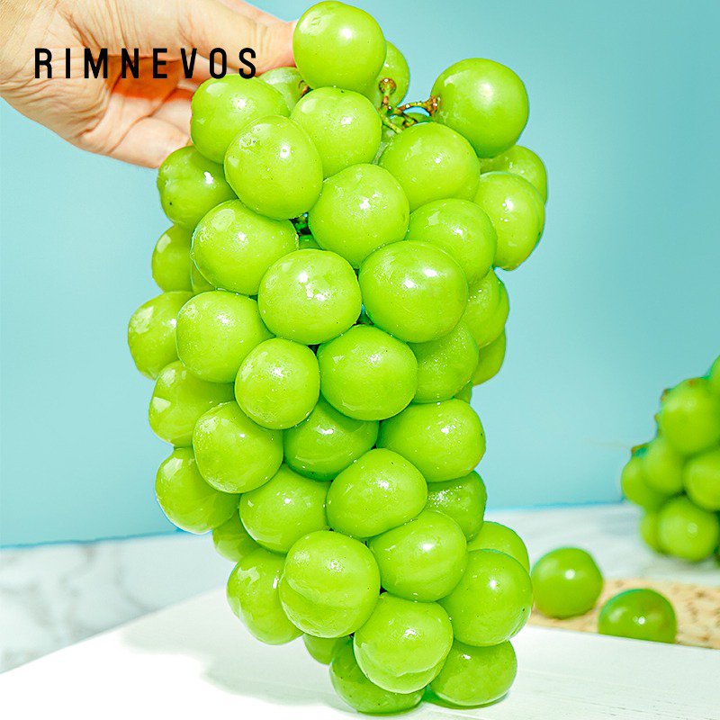 ブドウ季節の果物新鮮な箱いっぱいです