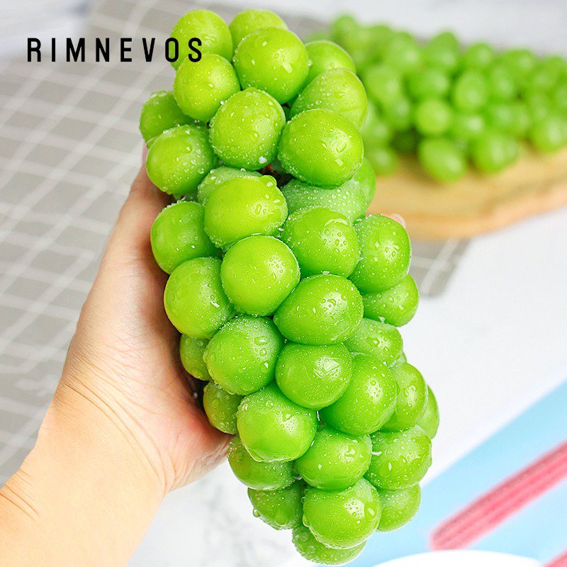 ブドウ季節の果物新鮮な箱いっぱいです