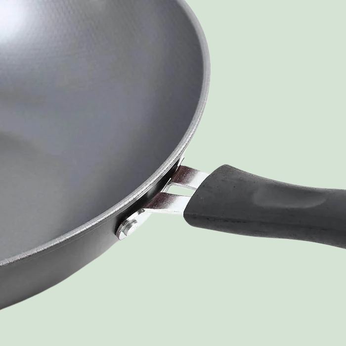 스테인리스강을 두껍게 하고 눌어붙지 않는 프라이팬.