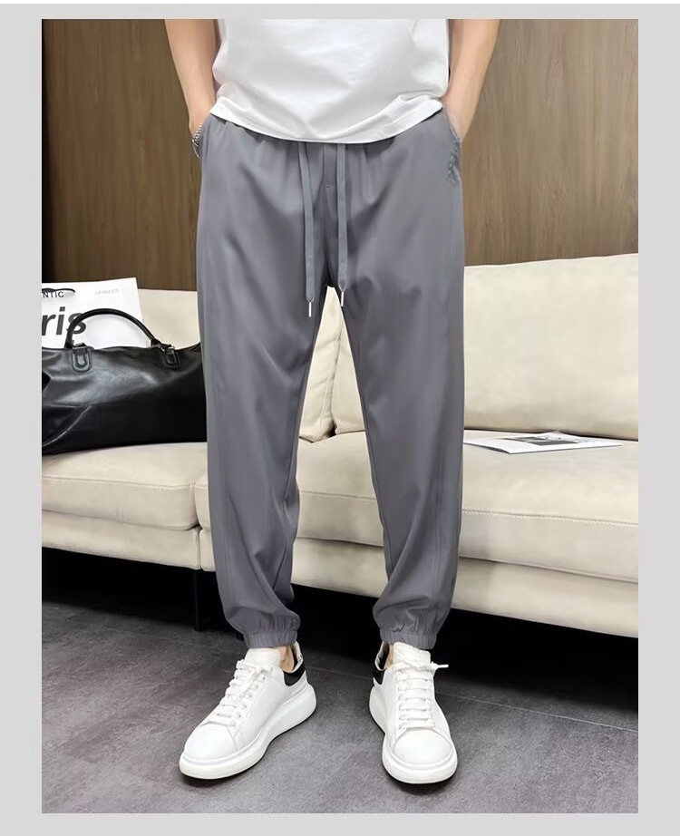 軽量で速乾性に優れたジョガーパンツの特徴