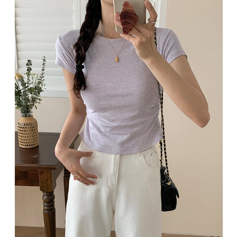 夏コーデにぴったりなスリム見えトップス