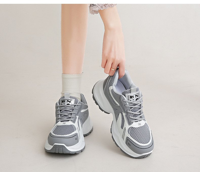 春夏向けおしゃれなダディシューズ屋外使用シーン