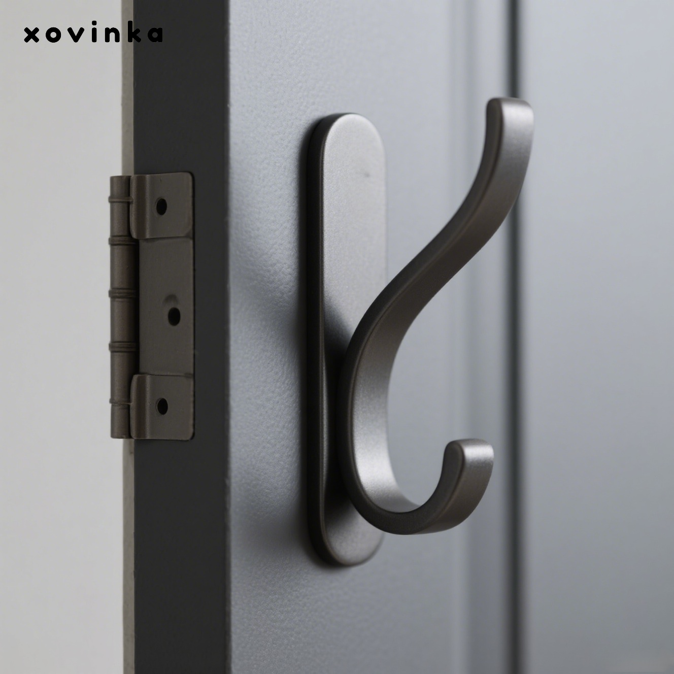 깔끔한 인테리어에 어울리는 접착식 옷걸이 디자인