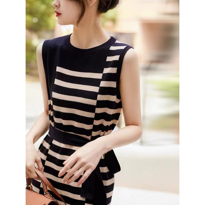 소매 없이 짠 원피스 드레스